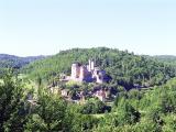 Le château de Bonaguil vu depuis la route touristique