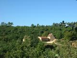 La façade nord du hameau dans son écrin de verdure