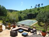 Le court de tennis en pleine nature